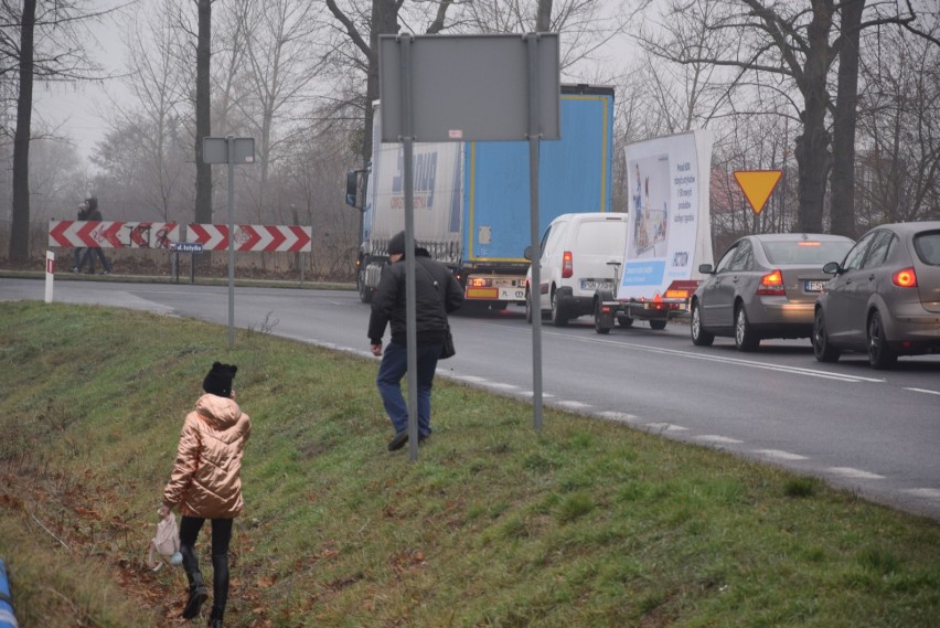 Mieszkańcy ruszyli do nowo otwartego sklepu i nie mieli......