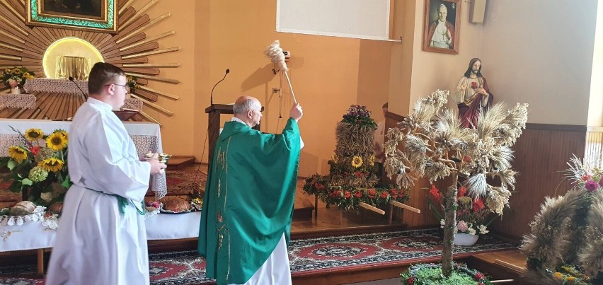 Gminne dożynki w Korczynie. Uroczystość Święta Plonów rozpoczął barwny korowód, zakończyła zabawa taneczna [ZDJĘCIA]