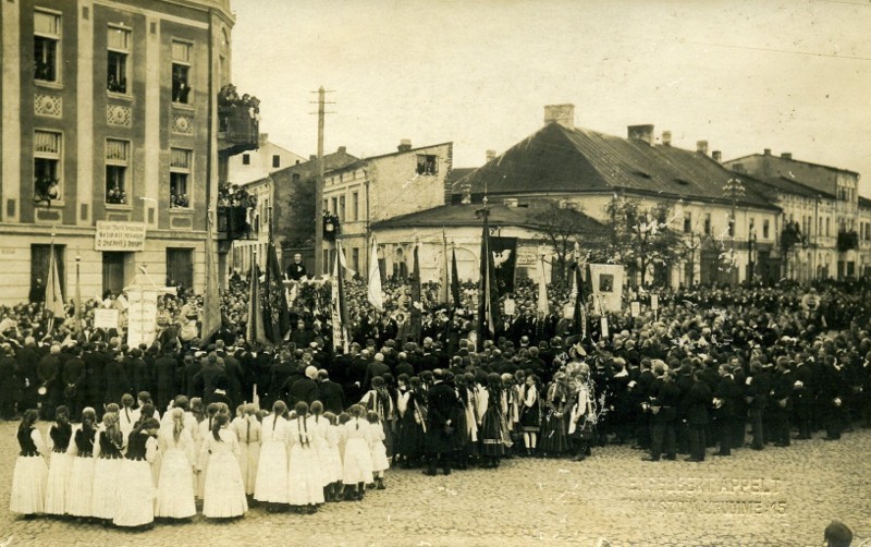 Wczoraj i dziś: Pomnik Kościuszki na pociechę [STARE ZDJĘCIA TOMASZOWA]