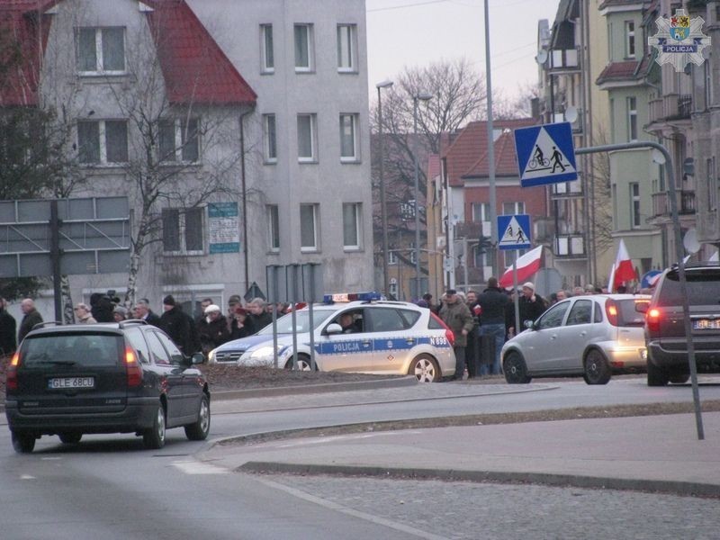 Lębork. Policjanci zabezpieczyli pochód upamiętniający ofiary katastrofy smoleńskiej