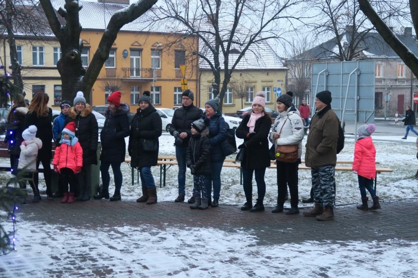 Mieszkańcy Stawiszyna podzielili się opłatkiem na rynku