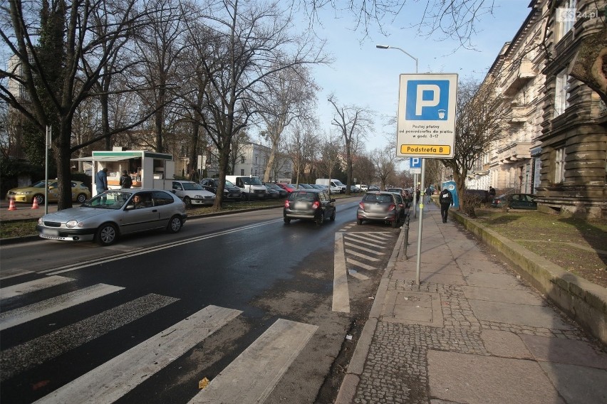 Uwaga na zmiany w organizacji ruchu w centrum Szczecina. ZWiK usuwa awarię sieci wodociągowej