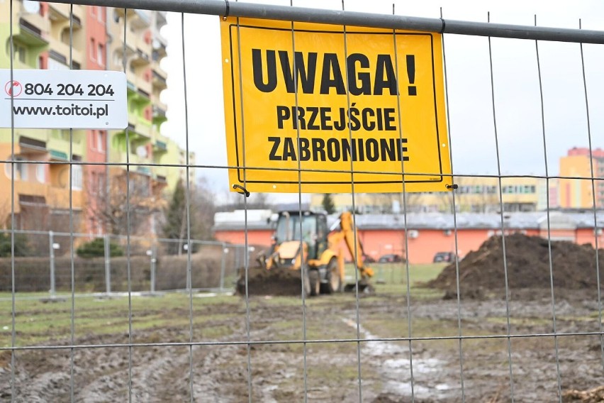 Wałbrzych: Na Podzamczu budują fontannę. Nie wszyscy są tym zachwyceni (ZDJĘCIA)