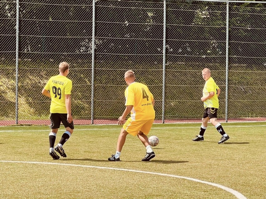 Piłkarze - amatorzy rozegrali VIII kolejkę Radomszczańskiej...