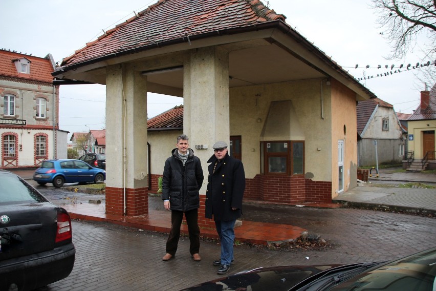 Pruszcz Gdański: Przedwojenna stacja paliw doczeka się remontu. Na wczorajszym spotkaniu padły konkrety [ZDJĘCIA]