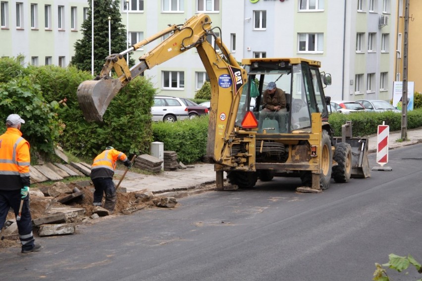 Trwa remont ulicy Mickiewicza w Bytowie. Jest już nowa nawierzchnia drogi 