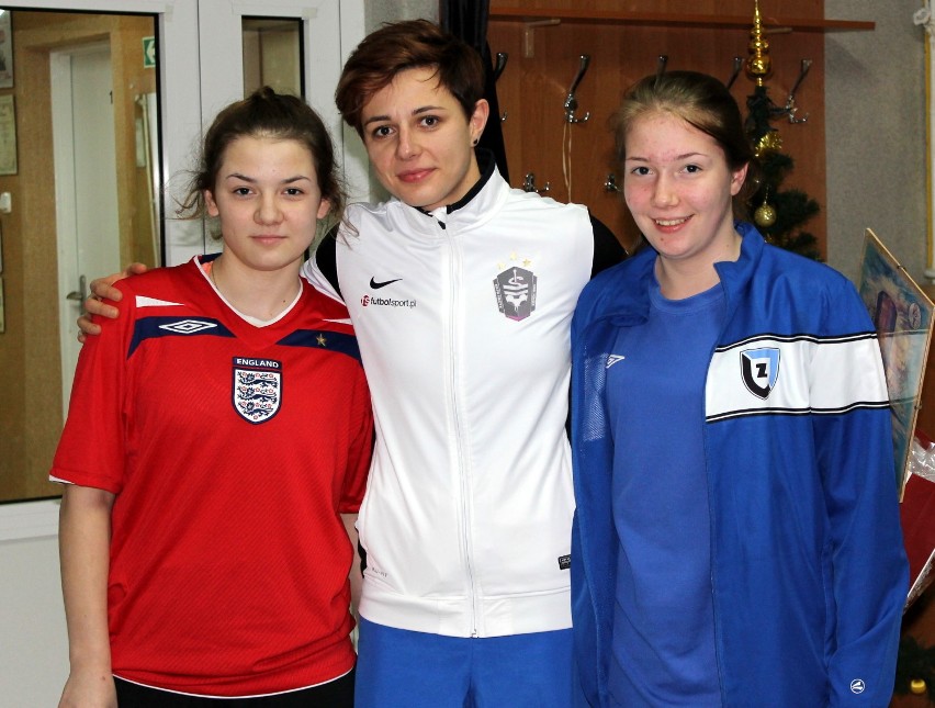 Piłkarska wizyta w Młodzieżowym Ośrodku Wychowawczym w Kruszwicy [zdjęcia] 