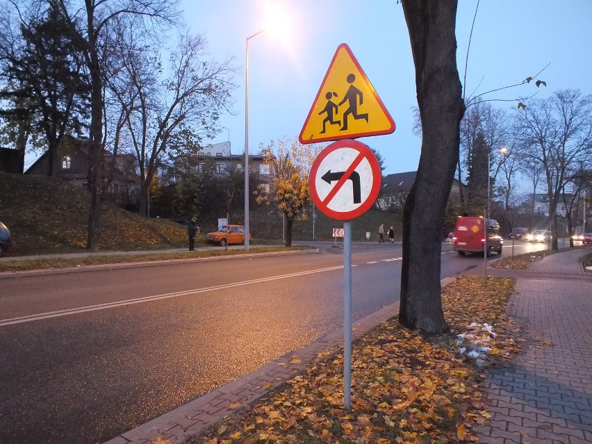 Jadąc od strony Annopola ulicą Cegielnianą nie zapomnijmy o...