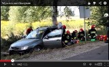 Wypadek pod Olsztynem. Samochód osobowy uderzył w drzewo