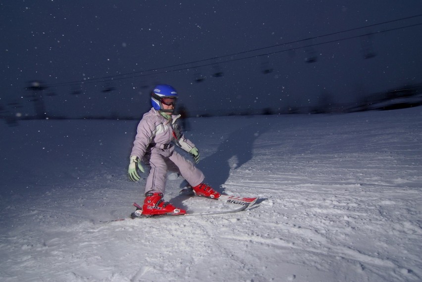 Górka Szczęśliwicka daje możliwość jazdy na nartach przez...