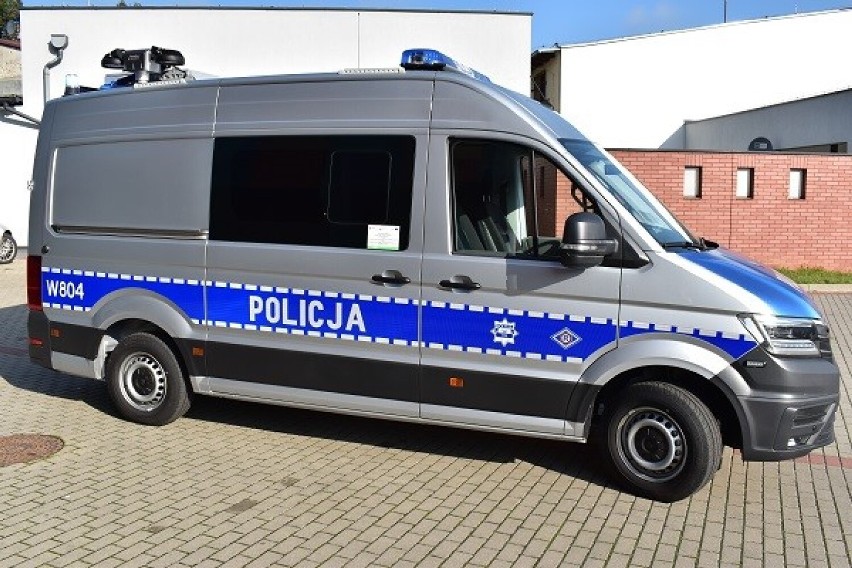 KPP Stargard. Nowy ambulans pogotowia ruchu drogowego trafił do policjantów stargardzkiej drogówki. ZDJĘCIA, WIDEO