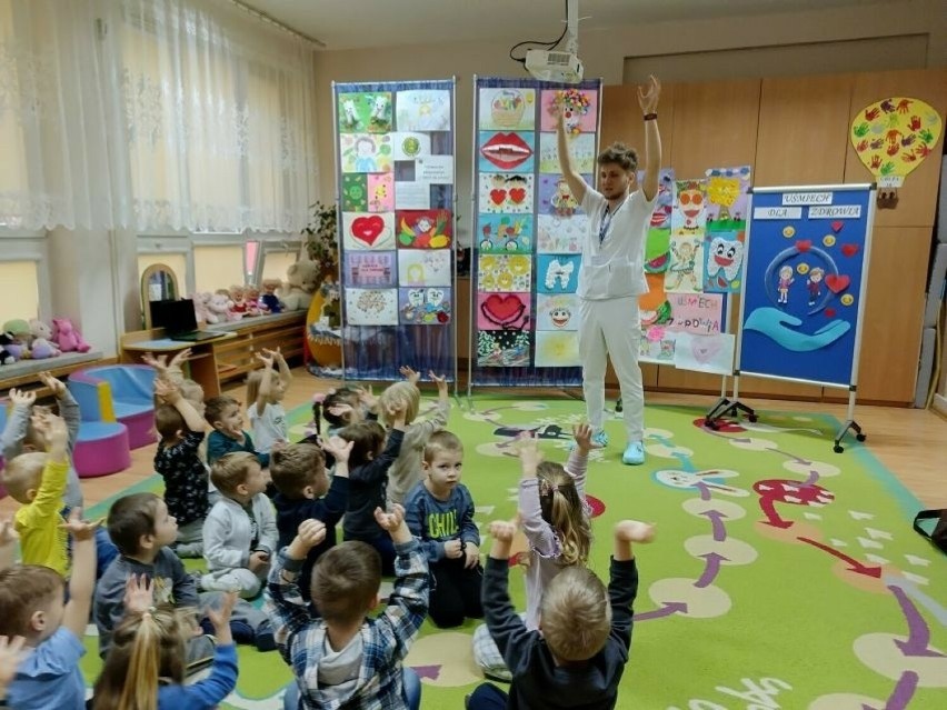 Na Dzień Chorego dzieci z przedszkola numer 3 w Radomiu namalowały obrazki. Będzie wystawa w Radomskim Szpitalu Specjalistycznym