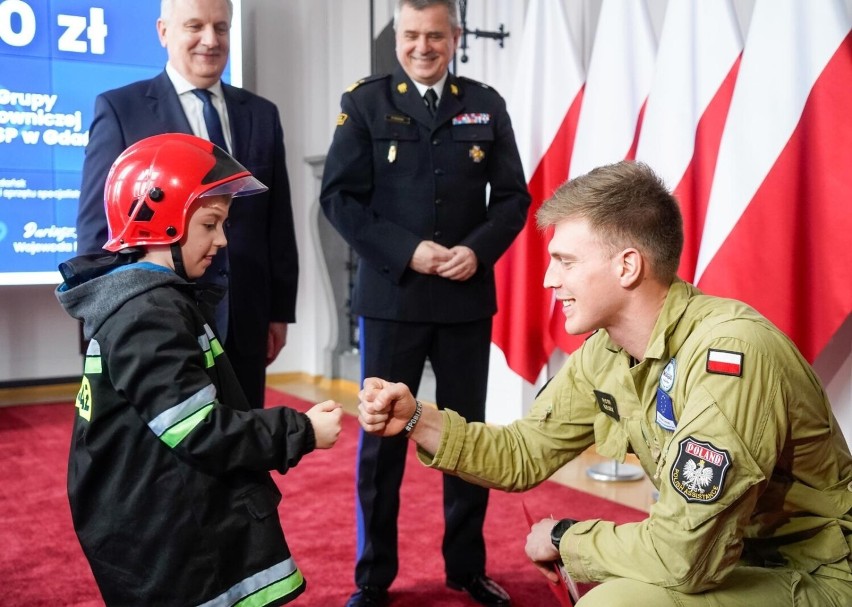 Gdańscy strażacy nagrodzeni przez wojewodę i szefa...