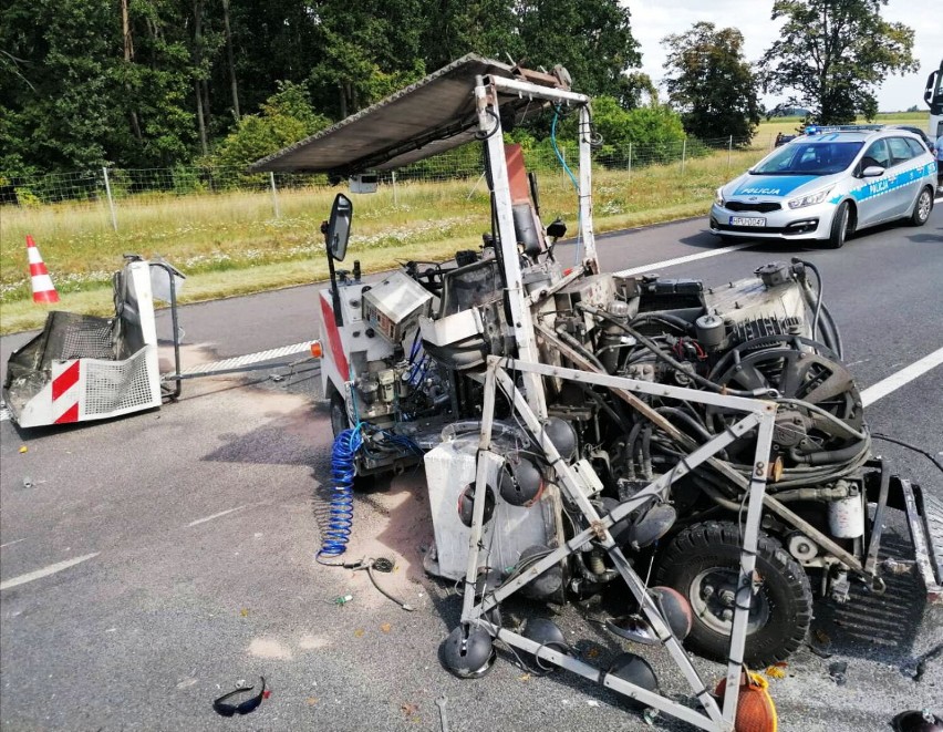 Śmiertelny wypadek na autostradzie, zginął 40-letni mężczyzna z powiatu piotrkowskiego malujący pasy ZDJĘCIA