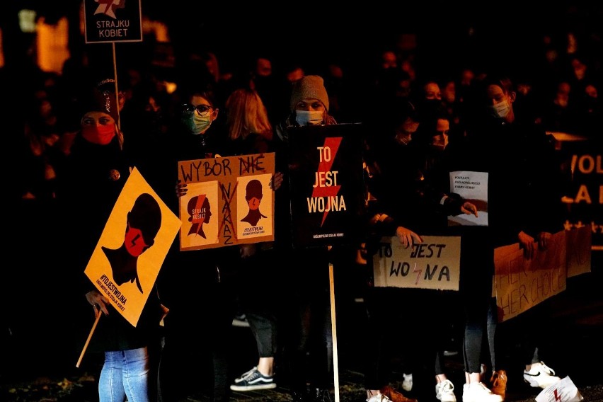 Międzychodzianie kolejny dzień protestowali - tłumy na...