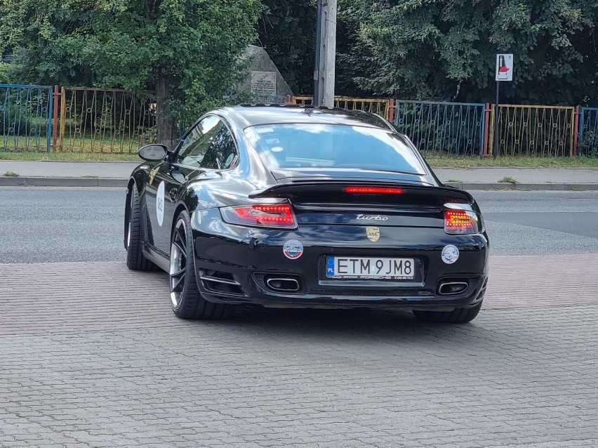 Auta marki Porsche na terenie Cukrowni Żnin