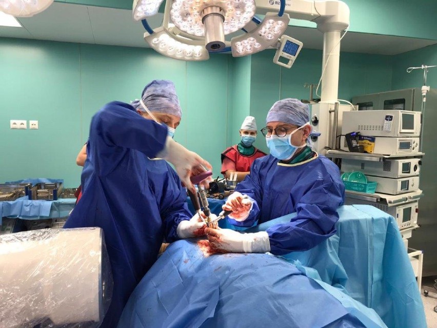  Szpital w Sanoku będzie przeprowadzał operacje stenozy kręgosłupa lędźwiowego nowoczesną techniką