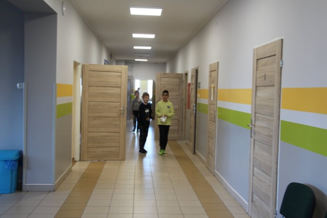 W ubiegłym tygodniu przedstawiciele kuratorium oświaty odwiedzili załęczański ośrodek ZHP i szkołę wspólnie z samorządowcami 