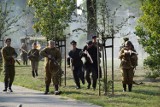 W ostrowskim Parku im. Emilii Sczanieckiej padły strzały z karabinów. Inscenizacja historyczna "1939-1945"