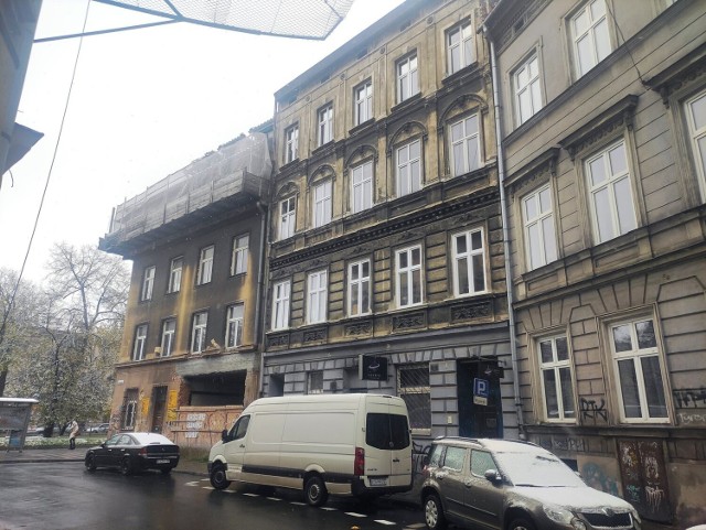 Pani Zuzanna mieszka w kamienicy przy ulicy św. Agnieszki (na zdjęciu jest to budynek drugi od lewej)