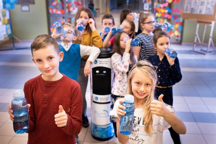 Dąbrowa Górnicza: już 16 szkół w kampanii "Piję wodę z kranu" FOTO 