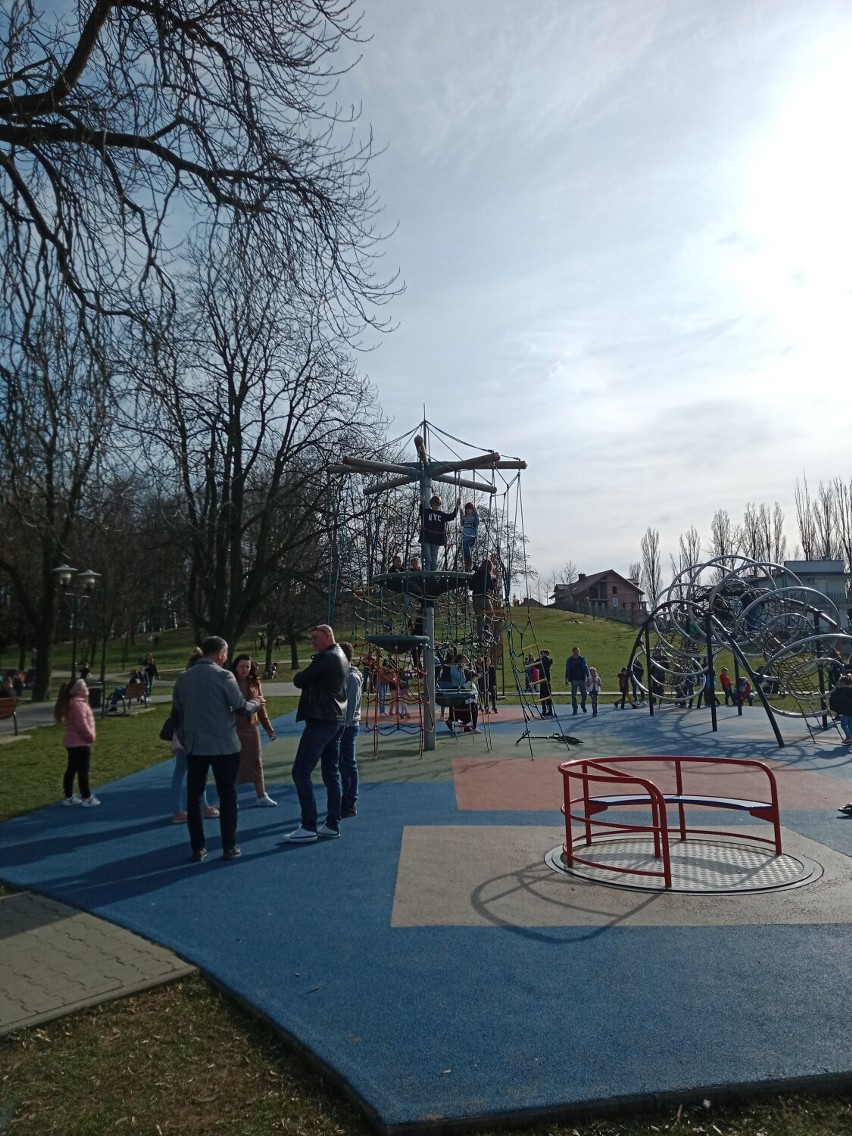 Plac zabaw przy Parku Strzeleckim w Tarnowie to ulubione...