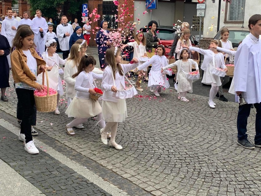 Procesja ulicami miasta do Figury Serca Pana Jezusa [GALERIA]