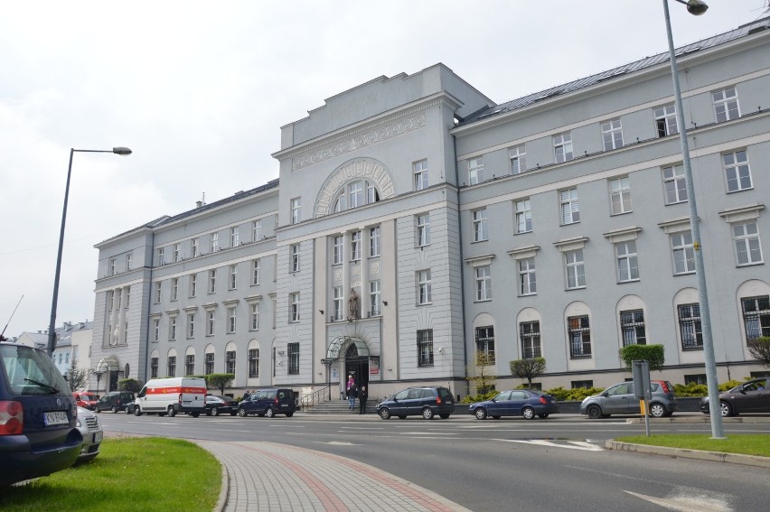 Koronawirus w Tarnowie. W sądzie odwołano wokandy, a w prokuraturze mierzą temperaturę