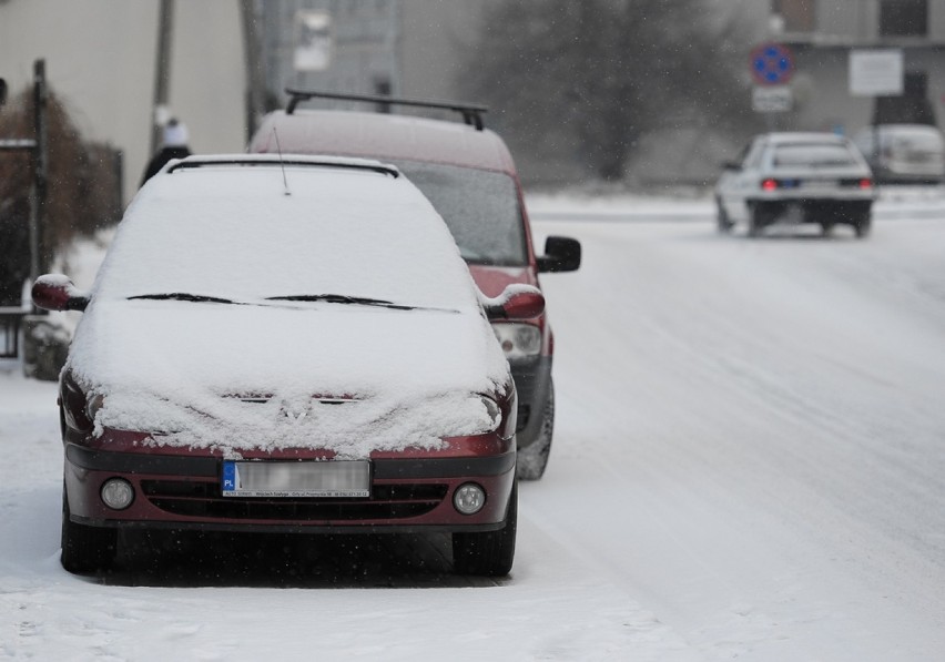 We wtorek rano większość dróg w Przemyślu była biała i...