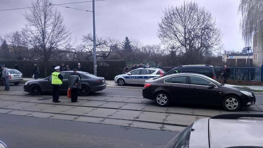 Szczecin: Poszukiwania kierowcy, który porzucił audi na Pomorzanach