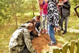 Uczniowie i nauczyciele sadzili las w Nadleśnictwa Iława [ZDJĘCIA]