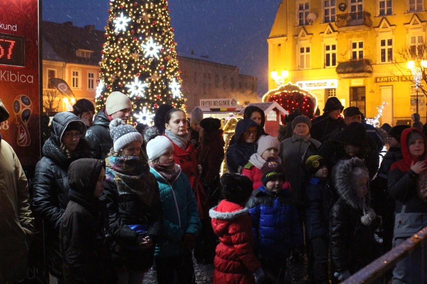 Rzeźbienie w lodzie na gnieźnieńskim rynku