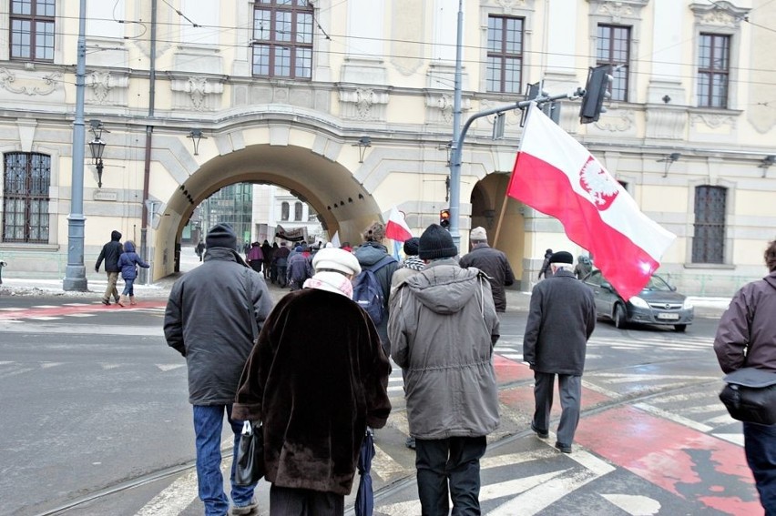Wrocław: Prawo i Sprawiedliwość przeszło ulicami miasta (ZDJĘCIA)