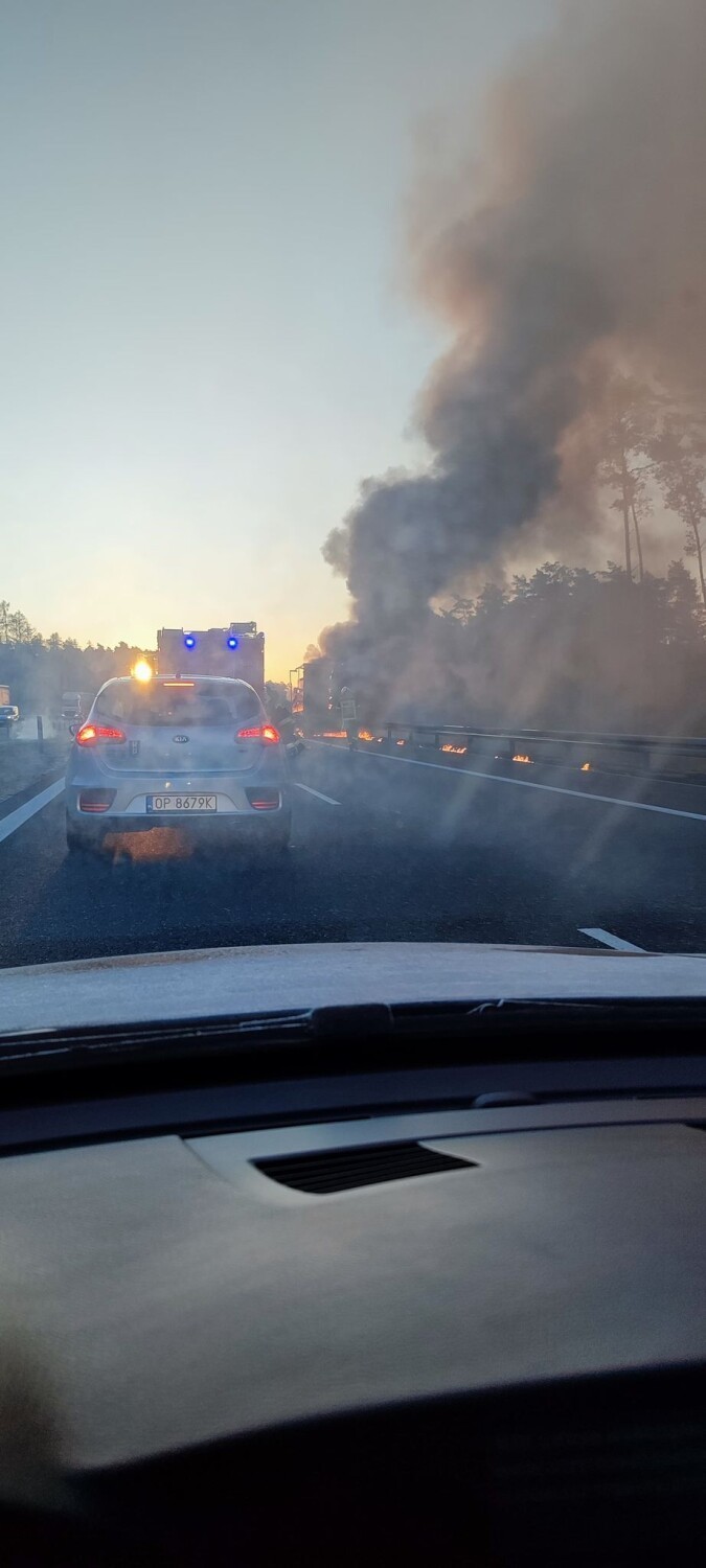 Pożar samochodu dostawczego na trasie S8