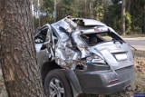 Kierowca nie zapanował nad samochodem i uderzył w drzewo [ZDJĘCIA]