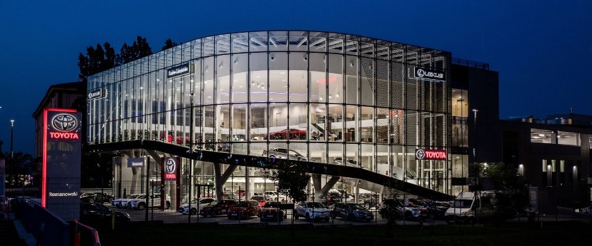 Największy europejski salon Toyoty i Lexusa znajduje się w Krakowie. Oto, jak wygląda luksusowy salon przyszłości! 