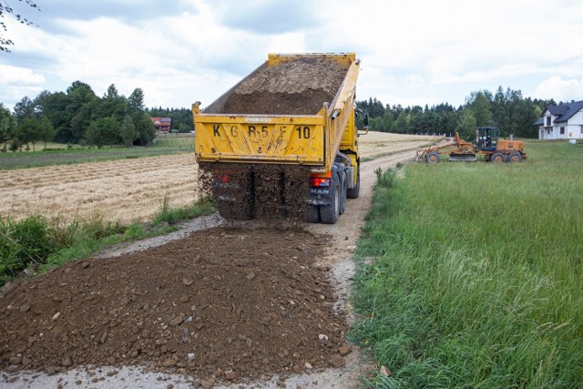 Dzięki wykonanym pracom mieszkańcy zyskali dwie bezpieczne i wygodne drogi