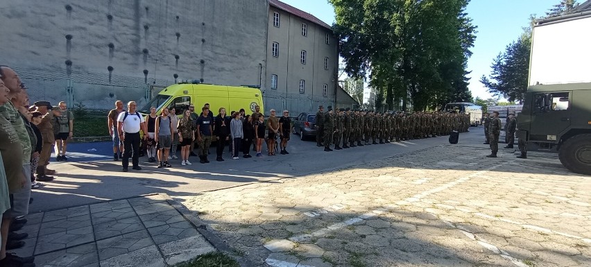 Rankiem, w środę 10 sierpnia w Jędrzejowie pożegnano „Kadrówkę”. Zobacz zdjęcia z wymarszu 