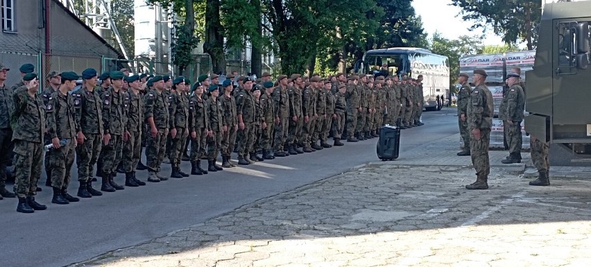 Rankiem, w środę 10 sierpnia w Jędrzejowie pożegnano „Kadrówkę”. Zobacz zdjęcia z wymarszu 