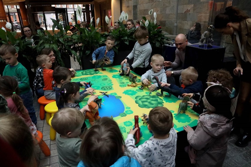 Legnica: Galeria Piastów zaprosiła na spotkanie z dinozaurami, zobaczcie zdjęcia