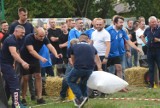  Dożynki gminne w Strachocinie. Skakali w workach i rzucali snopkami