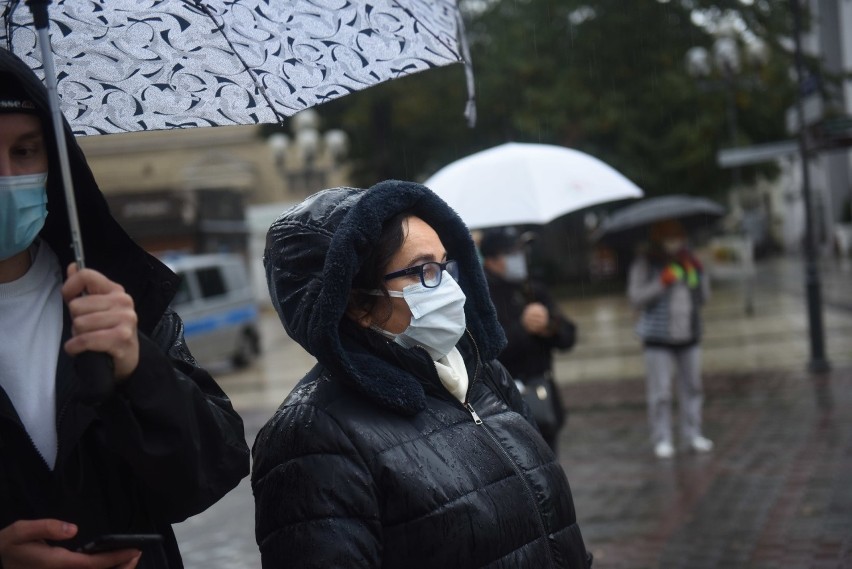 Posłanka Anita Kucharska-Dziedzic podczas jednej z akcji w...