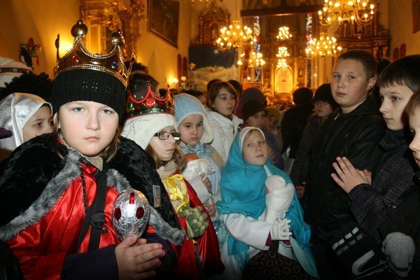 Nowy Sącz: przybyli kolędnicy misyjni z całej diecezji tarnowskiej [ZDJĘCIA]