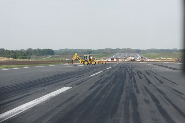 Remont pasa startowego na lotnisku w Łodzi zakończy się 14 maja