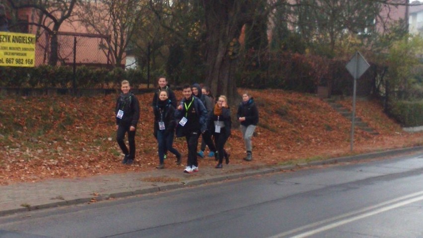 Trwa Pieszy Maraton Niepodległości Radomsko 2015