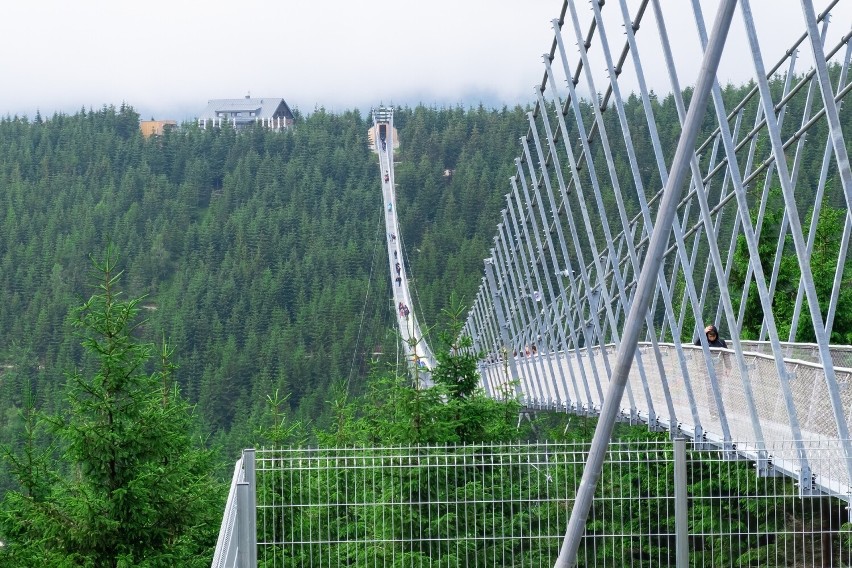 Nowa, niesamowita atrakcja Czech, to najdłuższy most wiszący...