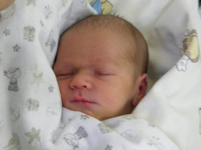 Jasiu Oleś, syn Adriany i Kamila, urodził się 3 maja o godzinie 14.50. Ważył 2920 g i mierzył 51 cm.

a]http://www.facebook.com/ZoryNM;Polub nas na Facebooku[/a]