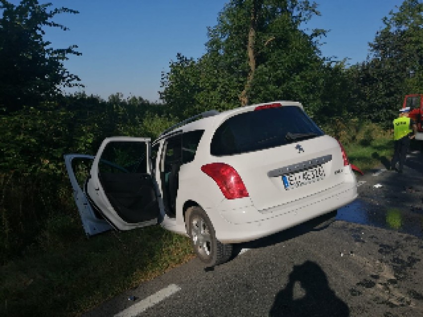 Groźny wypadek na drodze wojewódzkiej 240 w Piastoszynie. 7 osób poszkodowanych