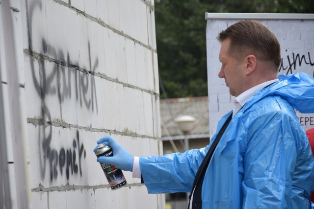 Zamość: Zbudujmy Razem Rodzinny Dom. Marszałek i wojewoda złożyli podpisy na wyjątkowym muralu