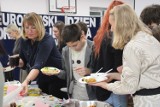 Europejski Dzień Zdrowego Jedzenia i Gotowania odbył się w Specjalnym Ośrodku Szkolno-Wychowawczym w Bełchatowie, ZDJĘCIA, VIDEO